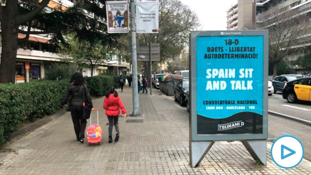 Publicidad de la plataforma separatista ‘Tsunami democrátic’ en las marquesinas de Barcelona.