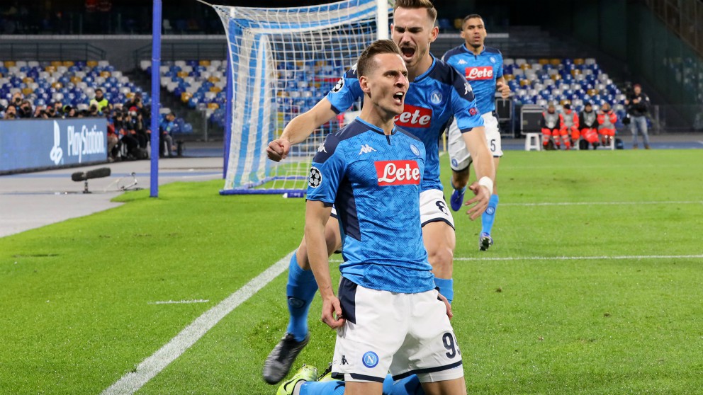 Milik y Fabián celebran un gol con el Nápoles. (Getty)