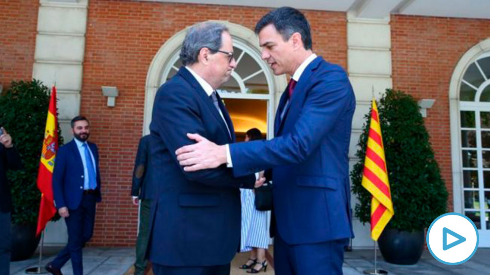 Pedro Sánchez y Quim Torra en la puerta del Palacio de la Moncloa @Getty