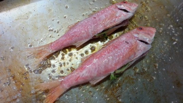 Salmonete a la plancha con aceite aromático