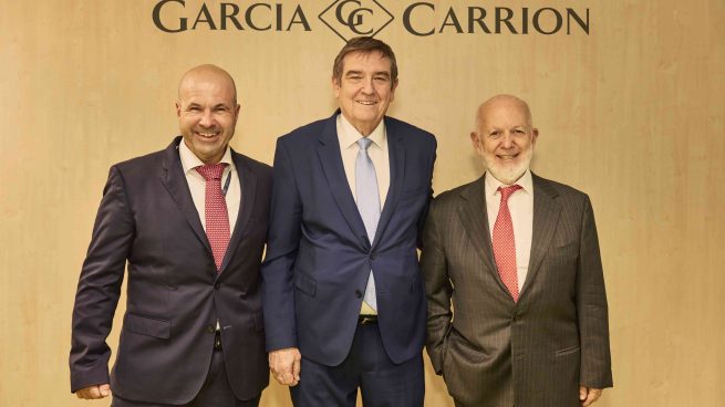 García Carrión dona 250.000 litros de zumo a la Federación Española de Bancos de Alimentos