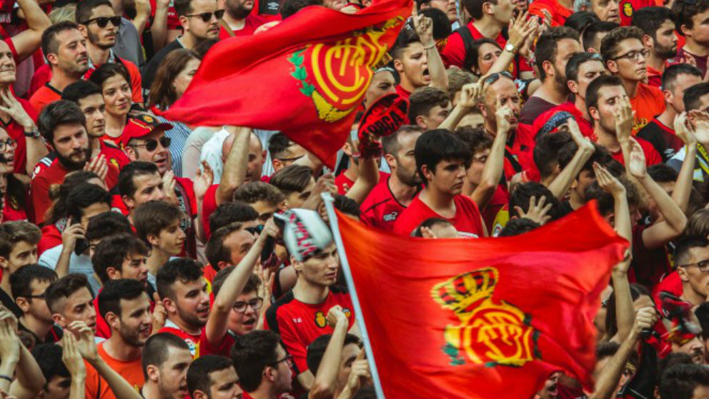 Aficionados del Real Mallorca en Son Moix. (Real Mallorca)
