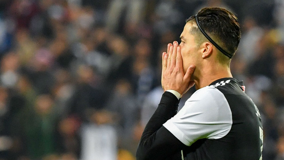 Cristiano Ronaldo se lamenta tras una ocasión fallada. (AFP)