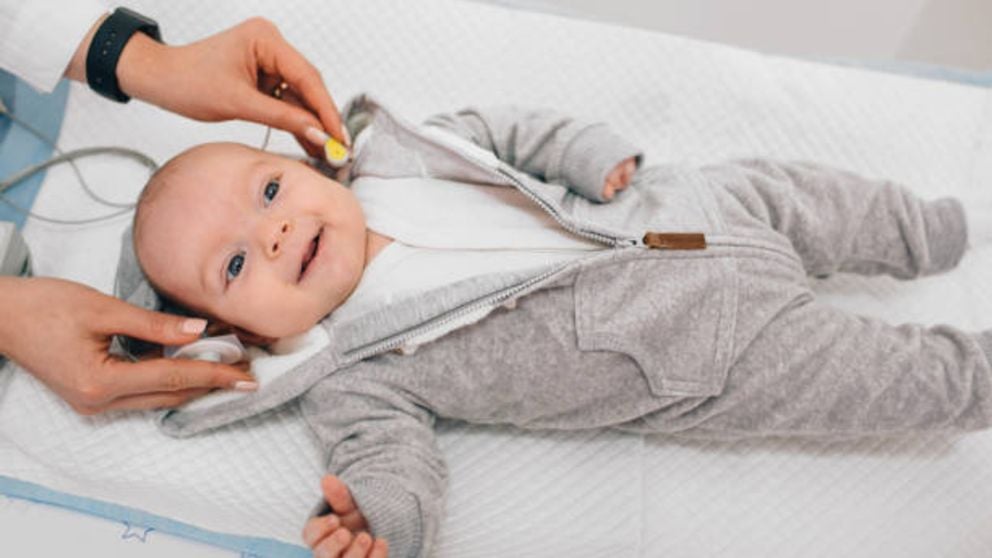 Descubre qué es y como funciona el implante coclear en bebés