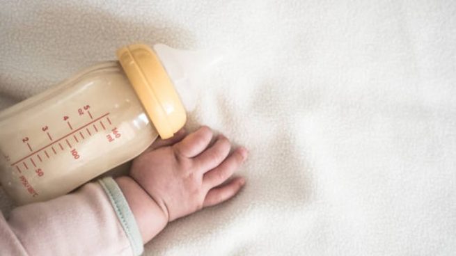 cada cuanto come un bebe de 2 meses pecho