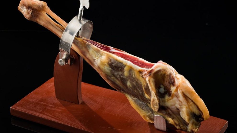 Un jamón es uno de los regalos típicos en Navidades