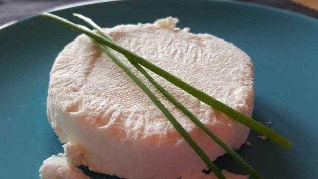 Ensalada de judías blancas con tomate y queso de cabra