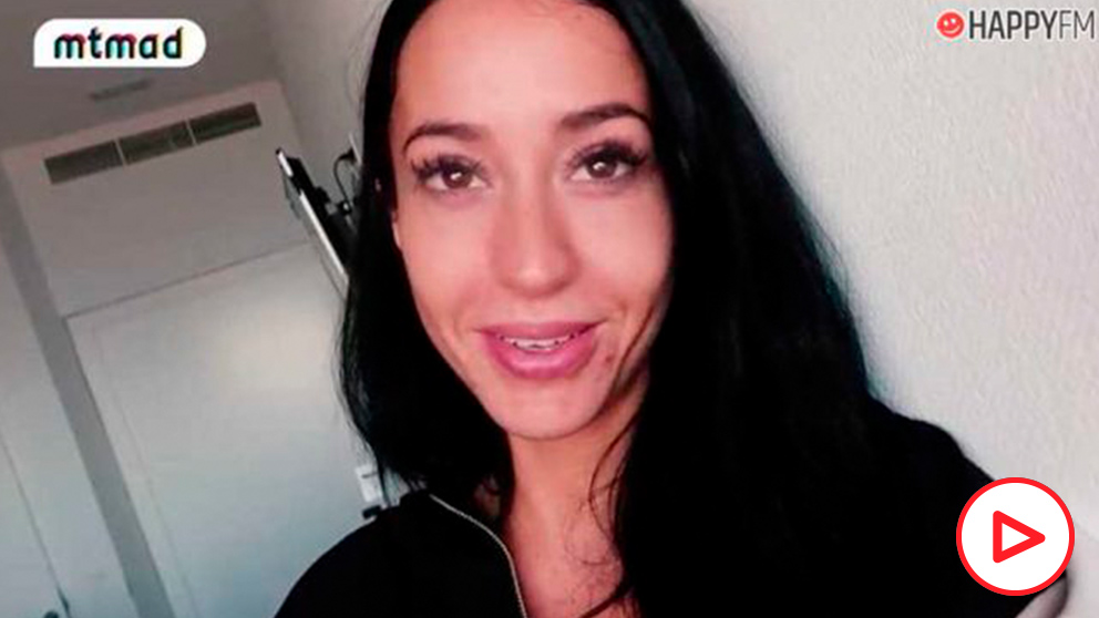 Aurah Ruiz muestra el resultado de su operación de pecho