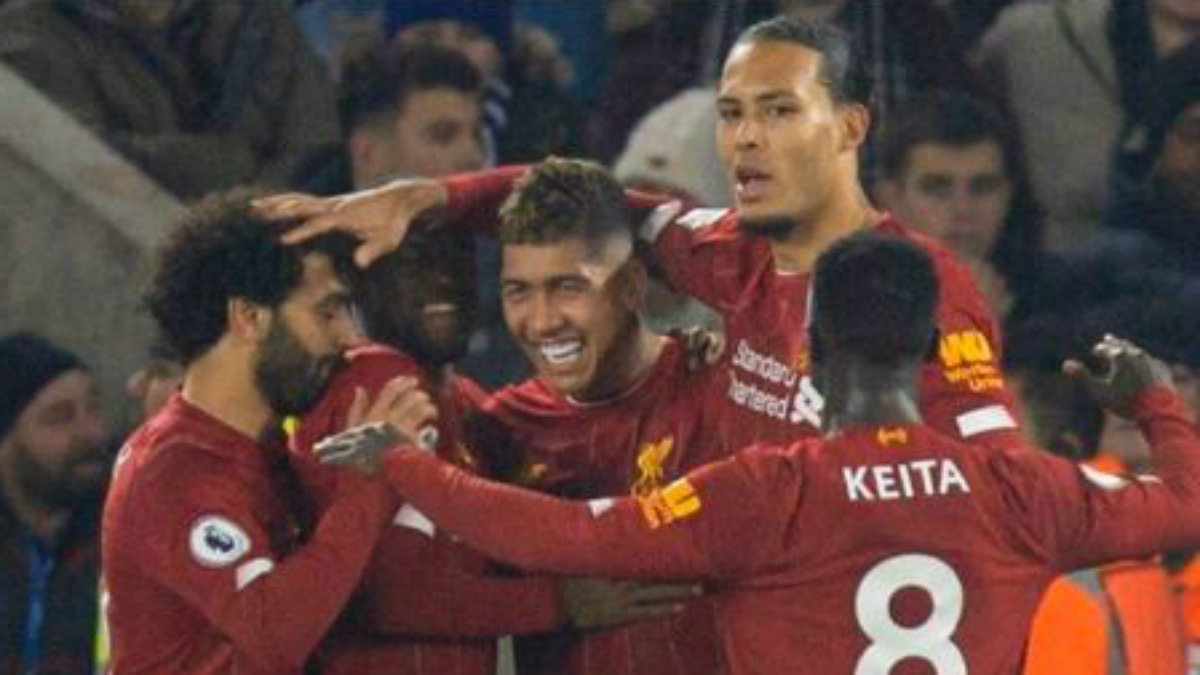 Los jugadores del Liverpool celebran el gol de Firmino ante el Leicester.
