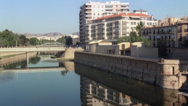 Detenidos siete jóvenes por robar y tirar al río a una persona con discapacidad en Murcia
