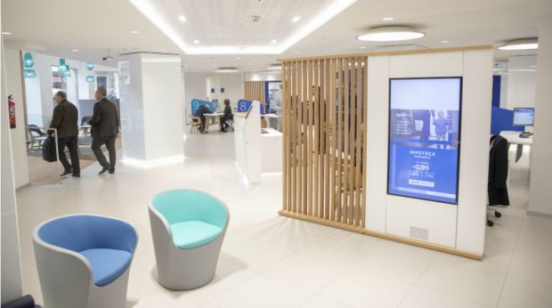 Santander, BBVA, Caixabank… los bancos compiten por abrir la oficina más espectacular