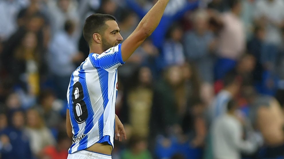 Mikel Merino con la Real Sociedad. (AFP)