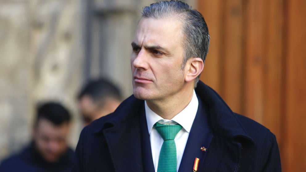 El secretario general de Vox, Javier Ortega Smith (i), acude a las celebraciones del ‘Día de la Toma de Granada’ en Granada, a 02 de enero de 2020. (Foto: Europa Press)