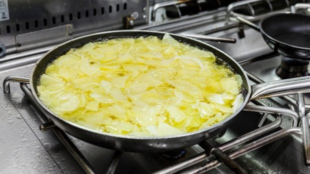 REl truco definitivo para crear una tortilla de patatas jugosa