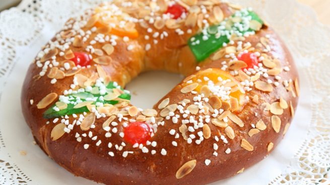 Roscón de Reyes relleno de mazapán