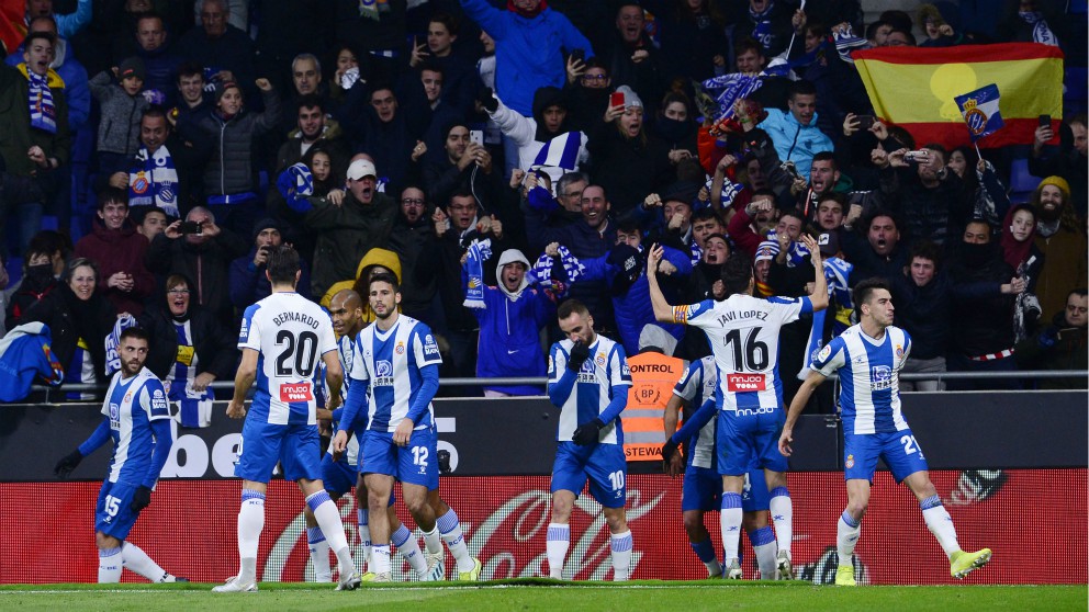 Los jugadores del Espanyol celebran el 1-0. (EFE)