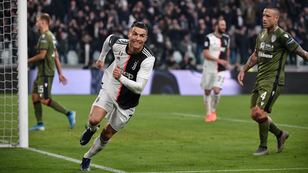 Cristiano Ronaldo celebra uno de sus goles al Cagliari. (AFP)