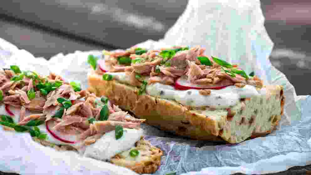 Receta de tostas de atún y queso