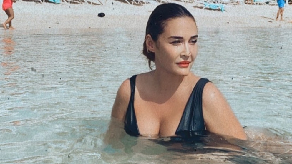 Vicky Martín Berrocal luce orgullosa su cuerpo con unos kilos de más