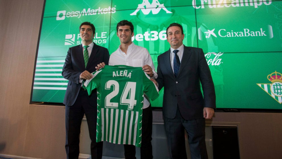 Carles Aleñá en su presentación con el Betis. (Real Betis)