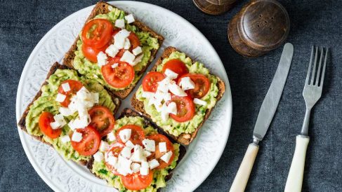 Receta De Tostas Con Aguacate Pepino Y Queso De Cabra