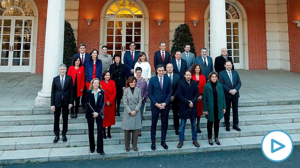Primera fotografía de familia del Gobierno socialcomunista. Foto: EP