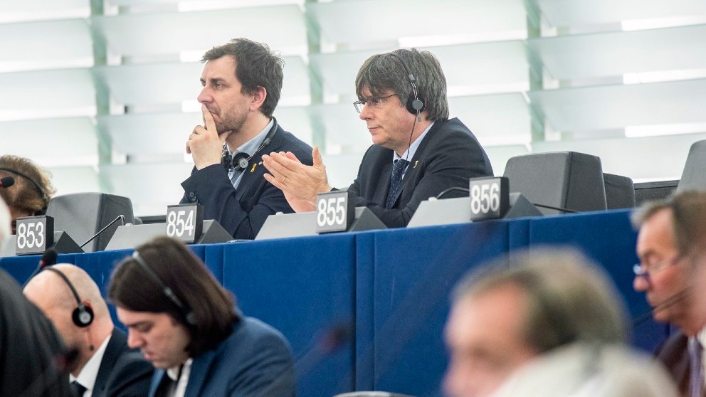 Los golpistas Carles Puigdemont y Toni Comín en el Parlamento Europeo. Foto: EP