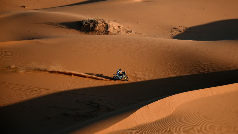 El chileno Pablo Quintanilla en una etapa del Dakar. (AFP)