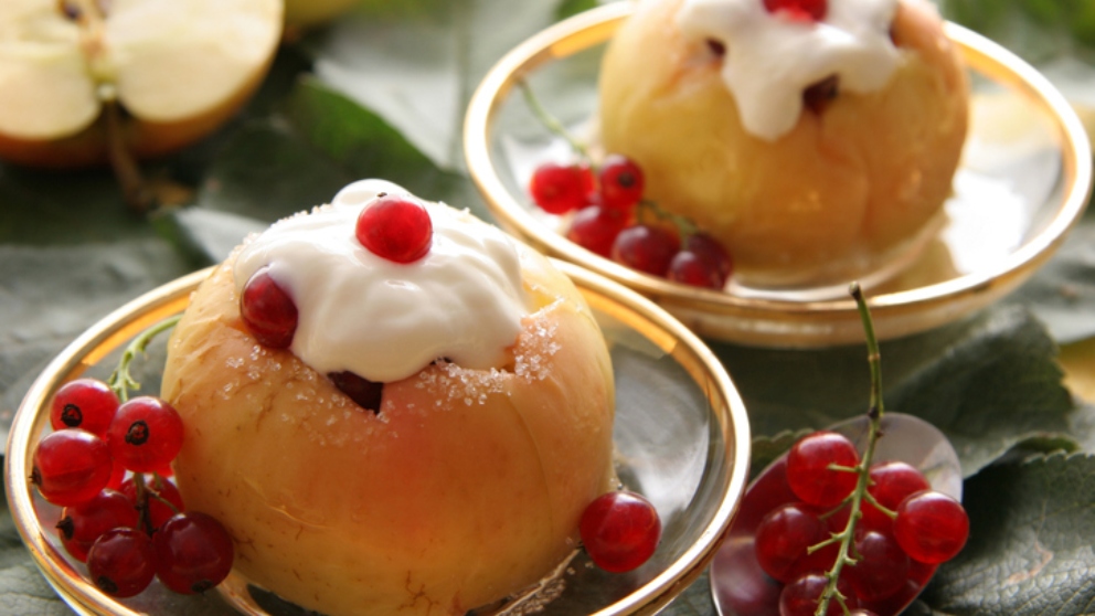 Manzanas rellenas de mousse de requesón