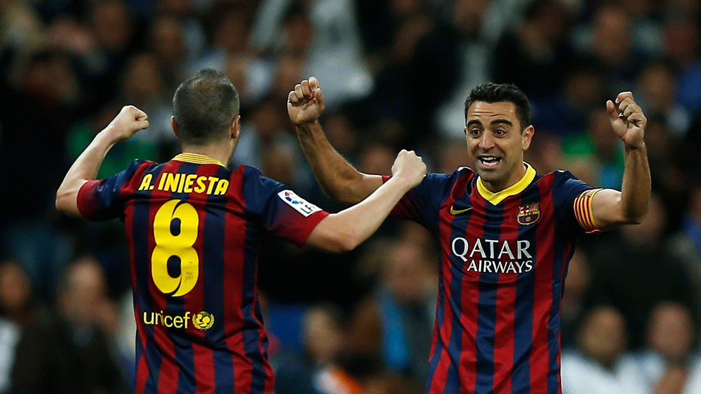Iniesta y Xavi celebran un gol durante su etapa en el Barcelona (Getty)