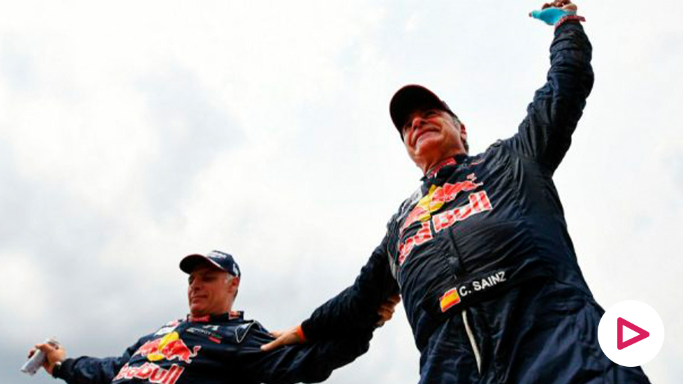 Carlos Sainz agranda su leyenda con el tercer Dakar. (AFP)