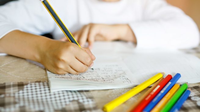 Cuál es la edad ideal para que los niños aprendan a escribir