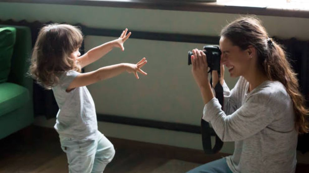 Descubre las claves para comprar la mejor cámara para hacer fotos de los niños