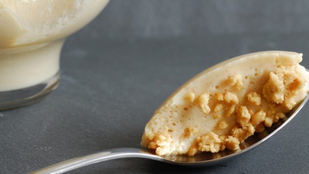 Vasitos de crema de turrón y caramelo