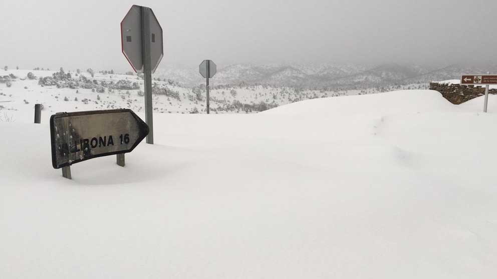 Carretera afectada por el temporal de nieve. Foto: Europa Press.