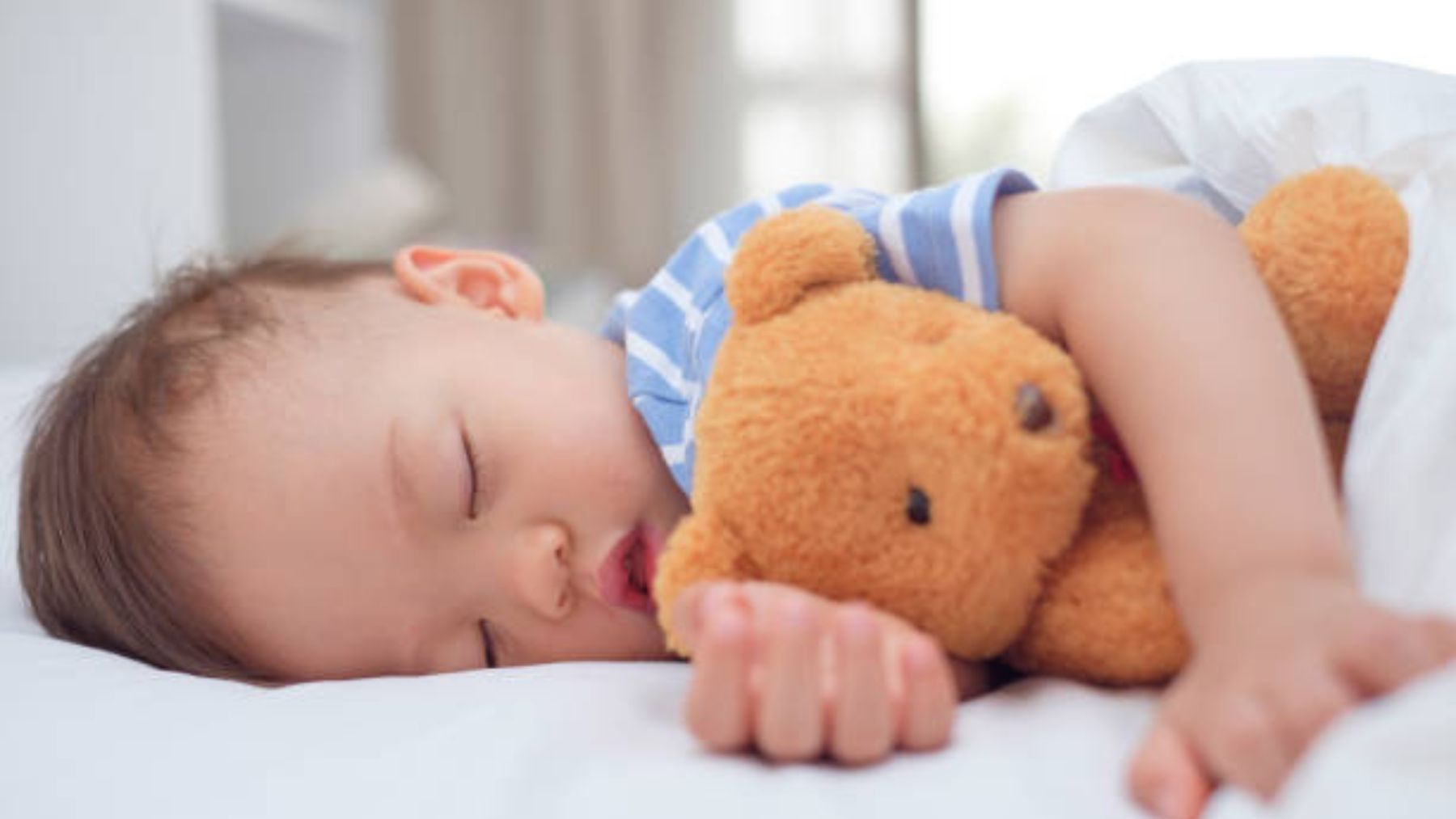 Los motivos por los que los bebés deben hacer siesta por la tarde