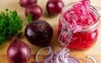 Cebolla roja encurtida: complemento imprescindible para tus recetas