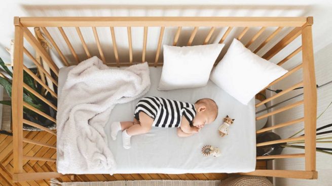 suicidio Noticias de última hora cubierta Cómo elegir la ropa de cama de la cuna del bebé