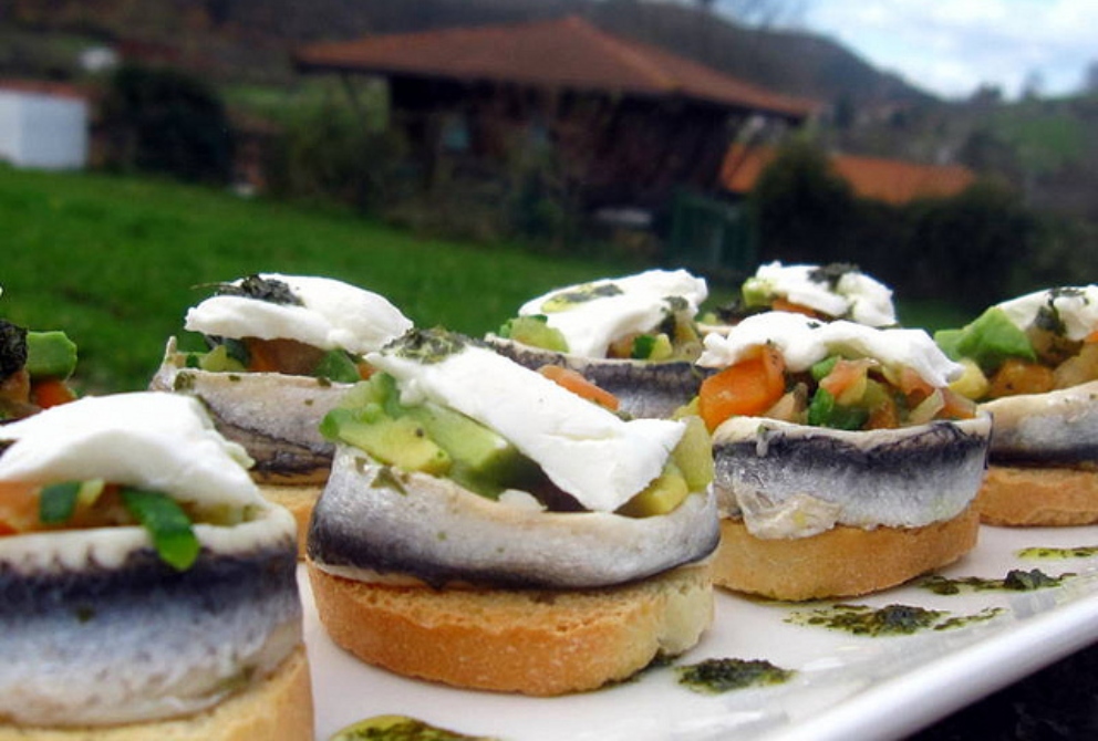 Receta de Tostas de salmorejo y boquerones