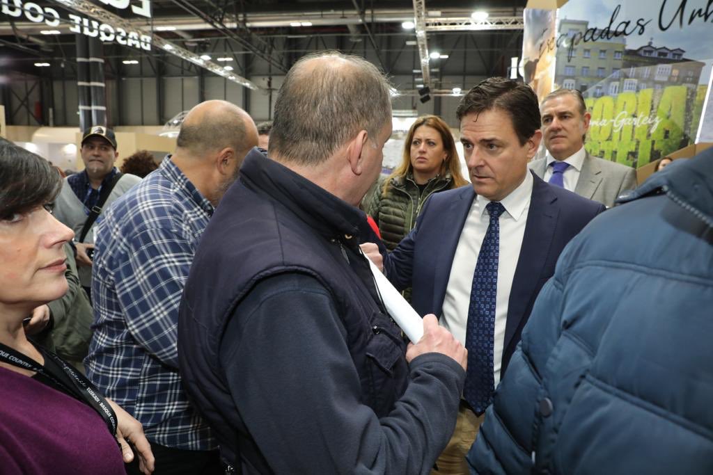 El diputado Jaime de Berenguer en el incidente en Fitur.