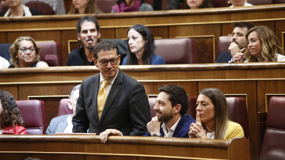El abogado de Puigdemont Jaime Alonso-Cuevillas en su escaño como diputado de JxCat. (EP)