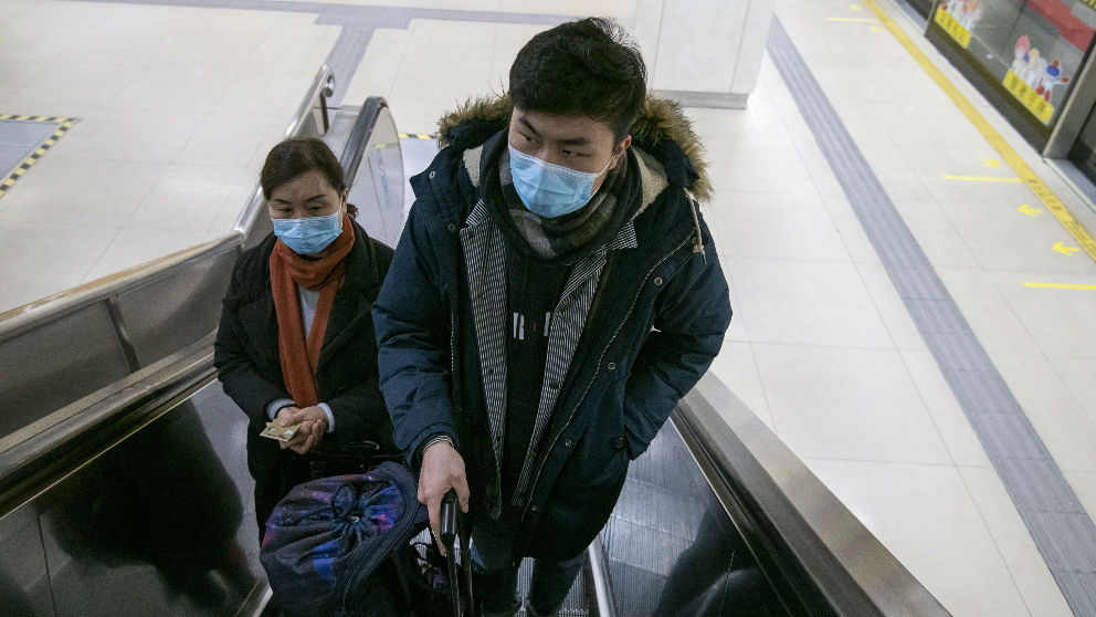 Las mascarillas se han convertido en un elemento imprescindible para los ciudadanos chinos. (Ep)
