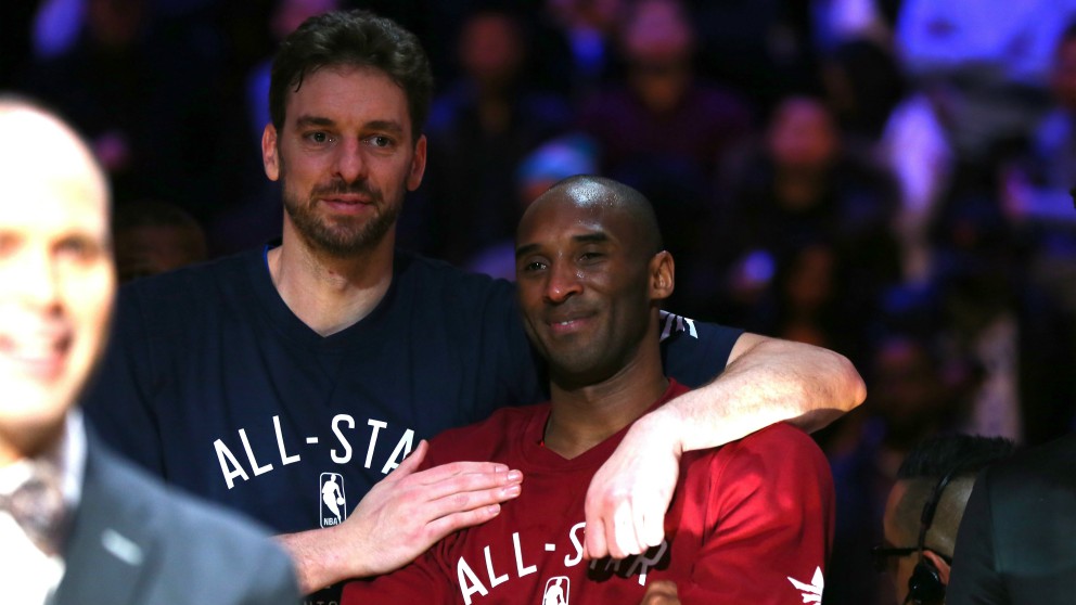 Pau Gasol y Kobe Bryant, en el All-Star de 2016. (Getty)