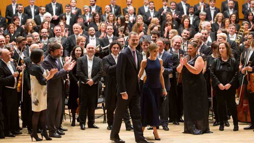 Los Reyes, Felipe VI y Letizia, en una de las actuaciones del Coro de la Fundación Princesa de Asturias.