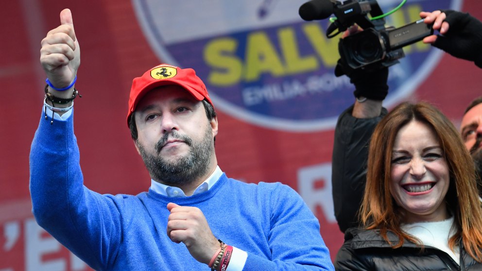 Matteo Salvini junto la candidata regional Lucia Borgonzoni. Foto: AFP