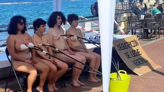Facebook: Surrealista protesta animalista ofreciendo leche humana