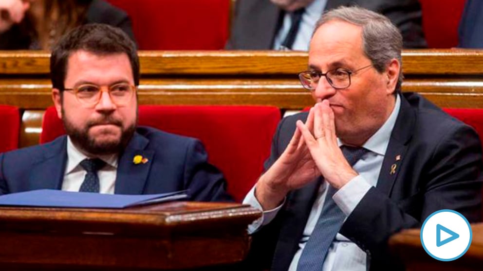 Quim Torra asiste con el vicepresidente Pere Aragonés al pleno del Parlament