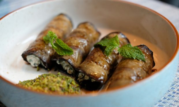 Canelones de berenjena rellenos de huevo duro y atún, receta fácil paso a paso