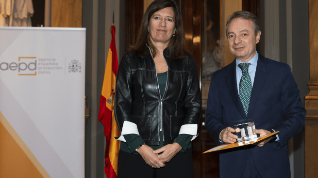 La Fundación Mutua Madrileña recoge el premio de la AEPD por su labor en violencia de género