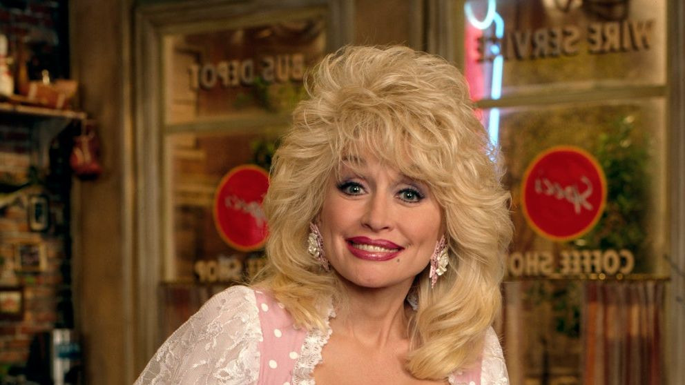 Dolly Parton Challenge_ famosos y políticos que se han unido al reto viral